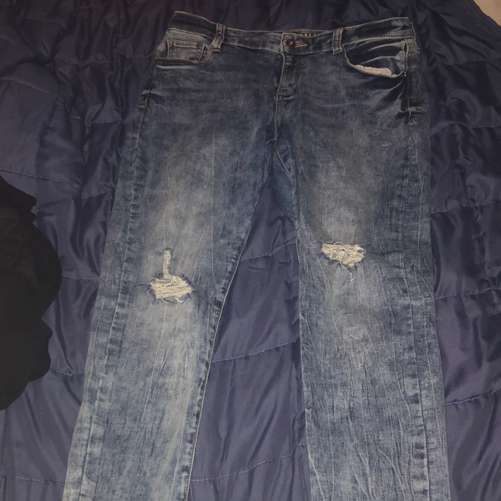 Size 9 Arizona skinny jeans.ripped fashionable.